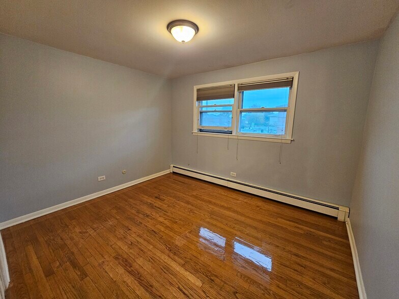 Building Photo - 4640 South Avers Avenue