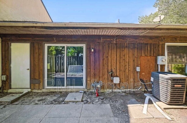 Building Photo - 1474 E Tanners Creek Dr