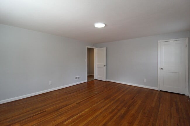 Building Photo - April FREE On This 2 Bedroom 1 Bath Duplex In The Waldo Area