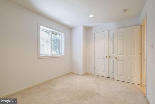 Building Photo - 6710 Persimmon Tree Rd