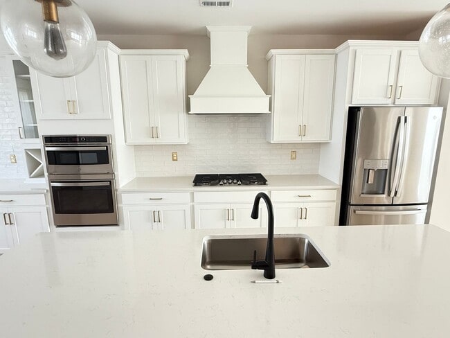 Building Photo - Nearly New Davidson Townhome | 3BR + Flex Space | 2-Car Garage | Minutes to Downtown