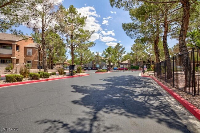 Building Photo - 555 E Silverado Ranch Blvd