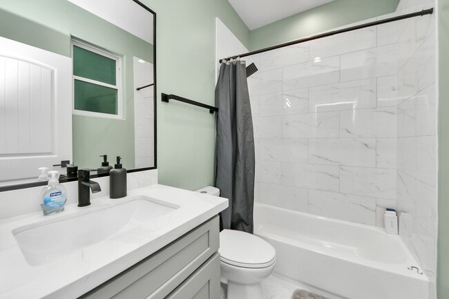 Building Photo - 2007 Briley St