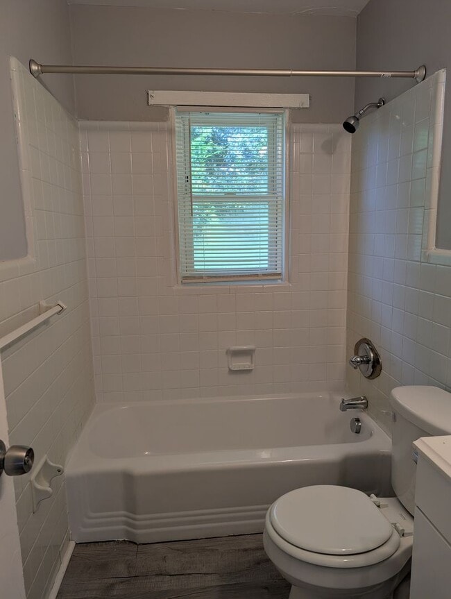 Building Photo - 1 Story Duplex located in the Greenwood Pa...