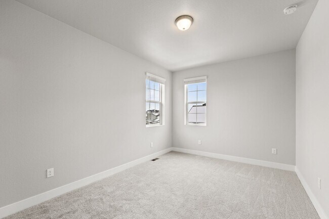 Building Photo - Spacious Family Home in Quiet Neighborhood