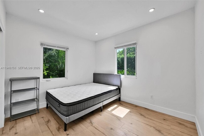 Building Photo - 21 NE 48th St