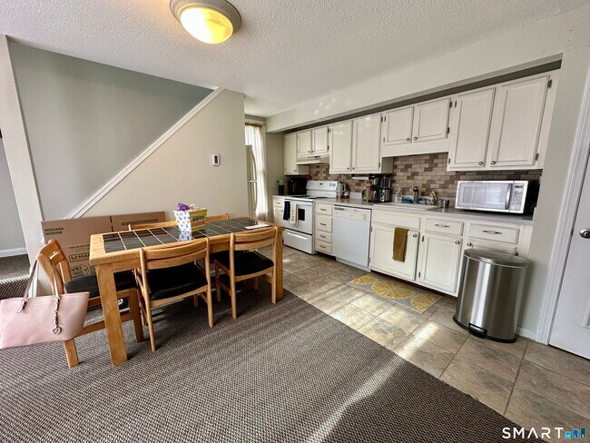 Building Photo - 50 River Colony