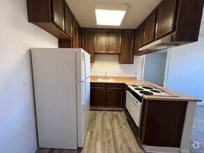 Building Photo - UPSTAIRS 1 BED 1 BATH w/ ONSITE LAUNDRY As...