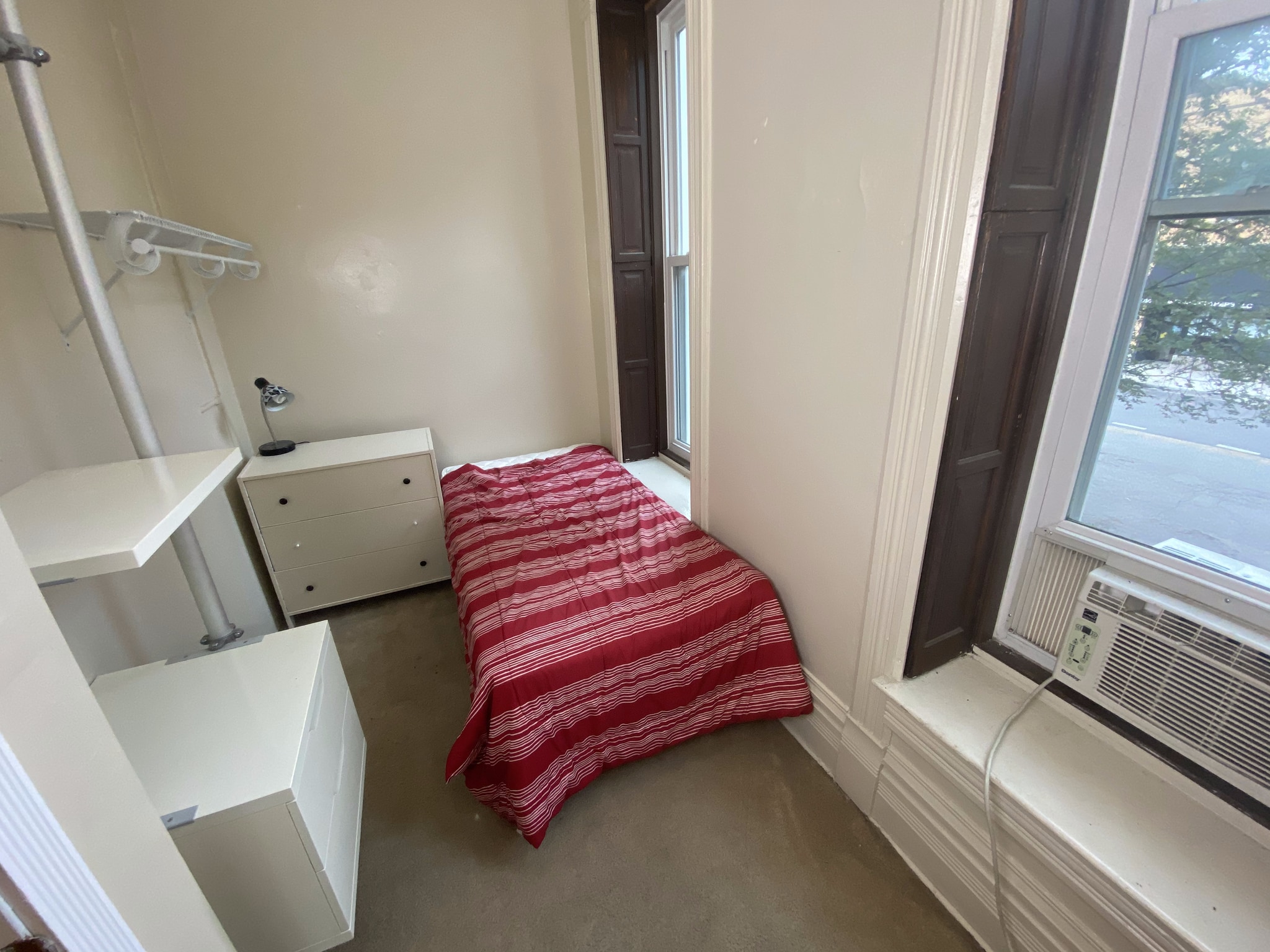 FL1 - Front Bedroom - 915 S Loomis St