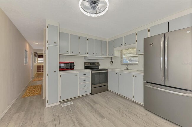 Building Photo - 226 3rd St E