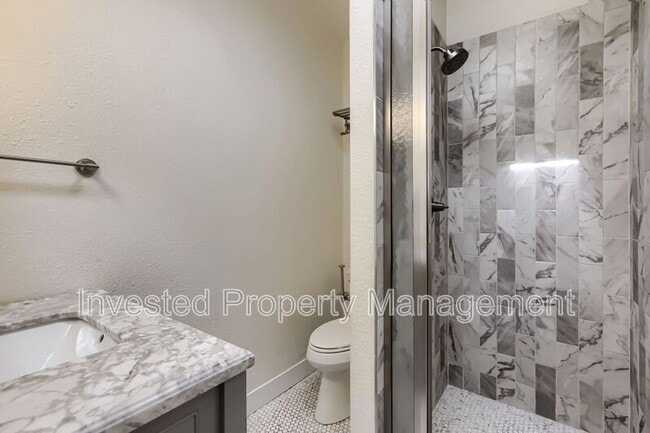 Building Photo - 3007 N Hooker St