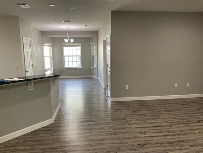 Building Photo - Close to Deland High School