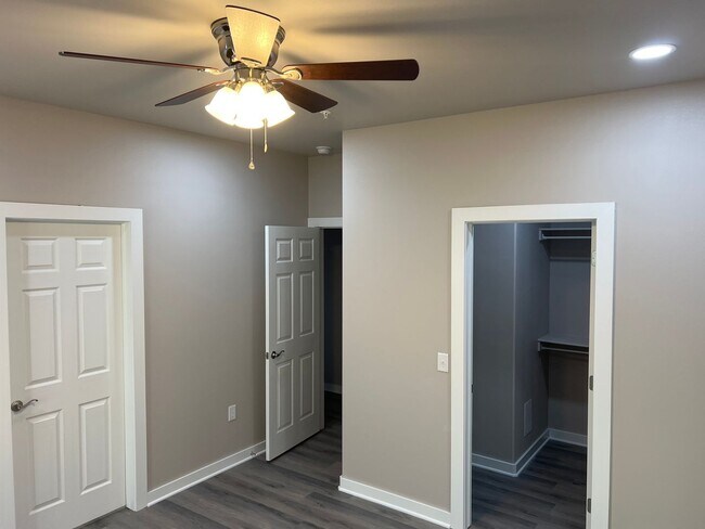 Building Photo - 923 Callie Ave