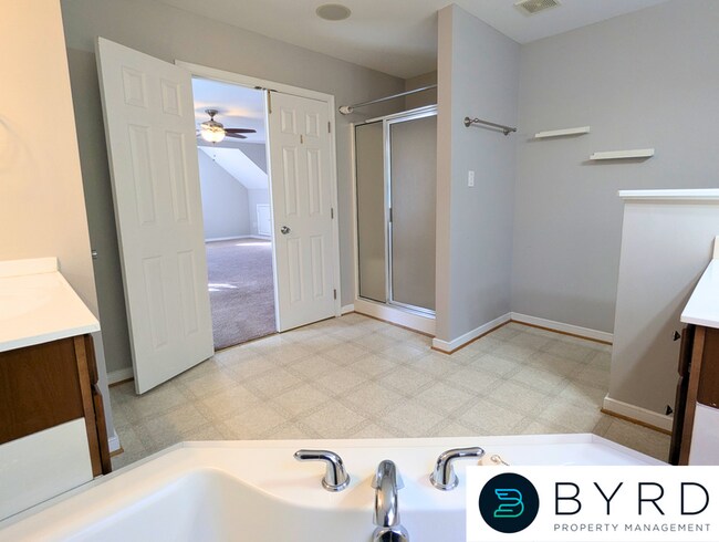 Building Photo - 7757 Hampton Green Dr