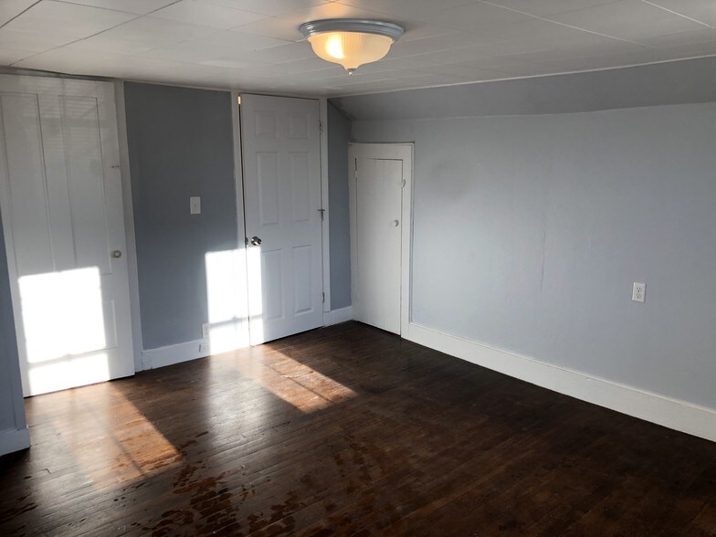 Bedroom 1 of 2 - 254 Plimpton St