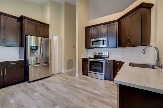 Building Photo - 2951 SW Pond Way