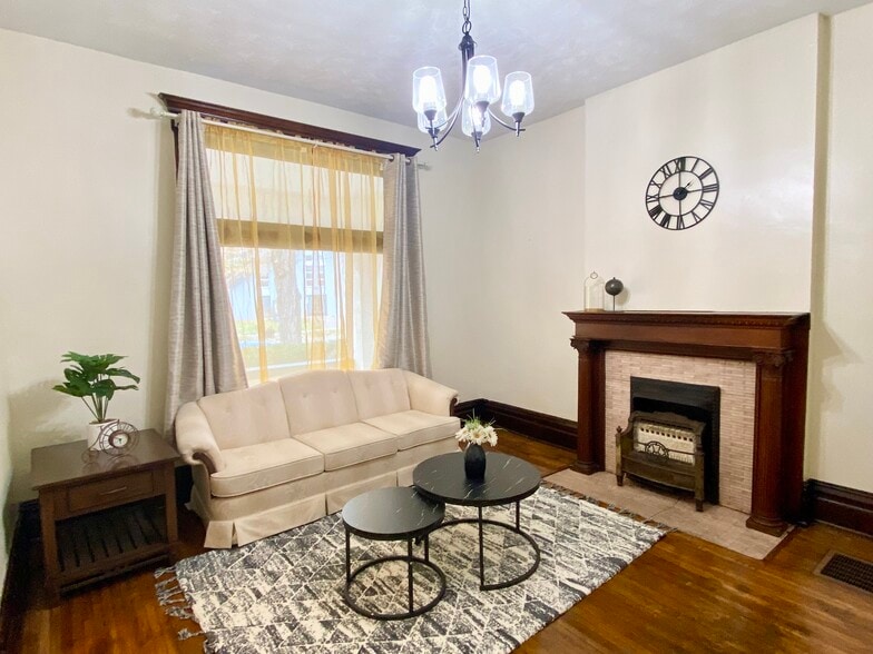 Living room - 1374 Neil Ave