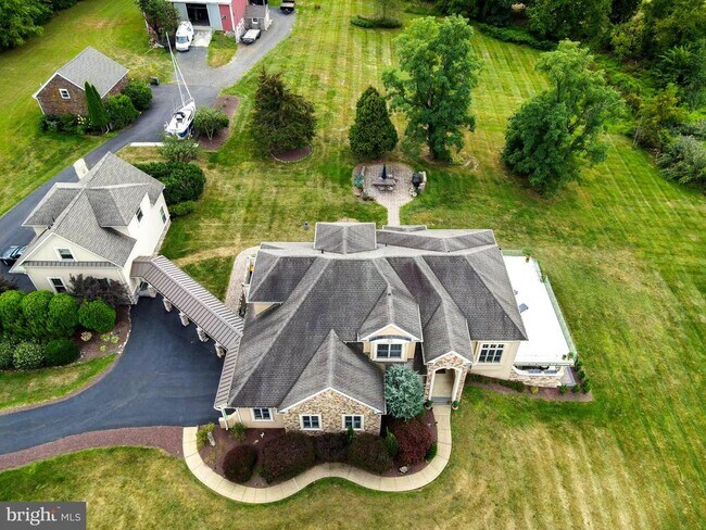 Building Photo - 86 Aqueduct Rd