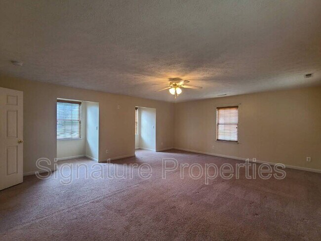 Building Photo - 10 Lockwood Dr