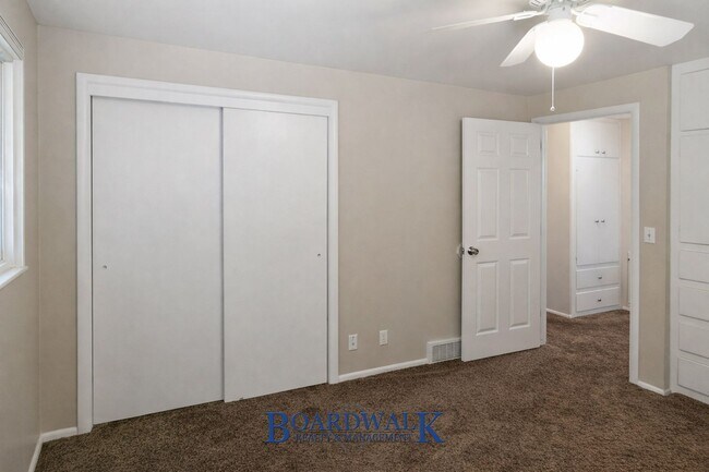 Building Photo - 1016 E 3825 S