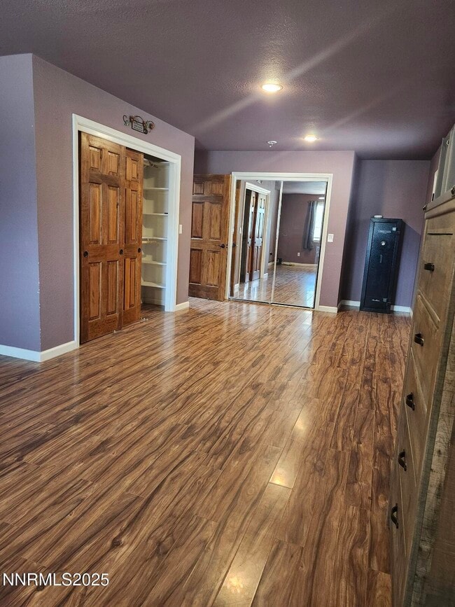 Building Photo - 880 Truckee Ln
