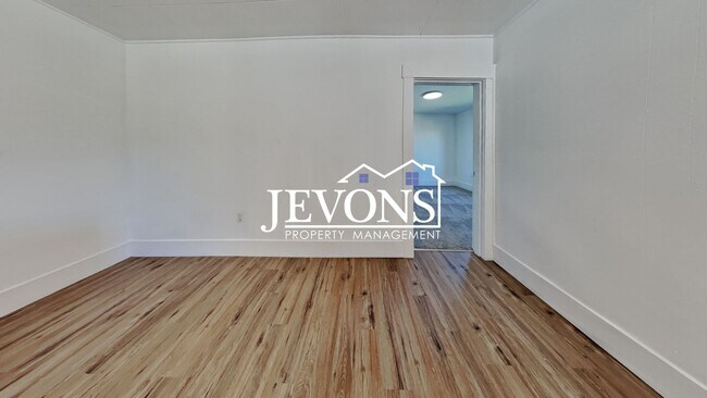 Building Photo - $300 Rent Credit - Well-kept ground-floor ...