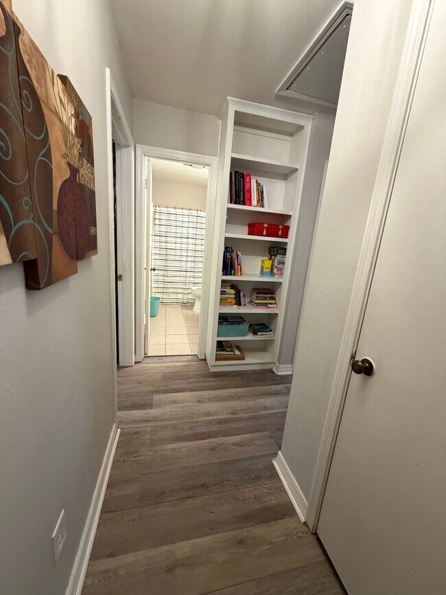 Building Photo - 9505 Balsa Dr