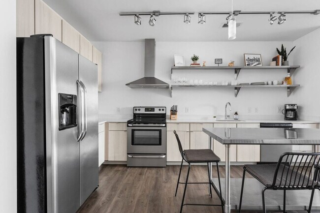 Building Photo - 747 N College Ave