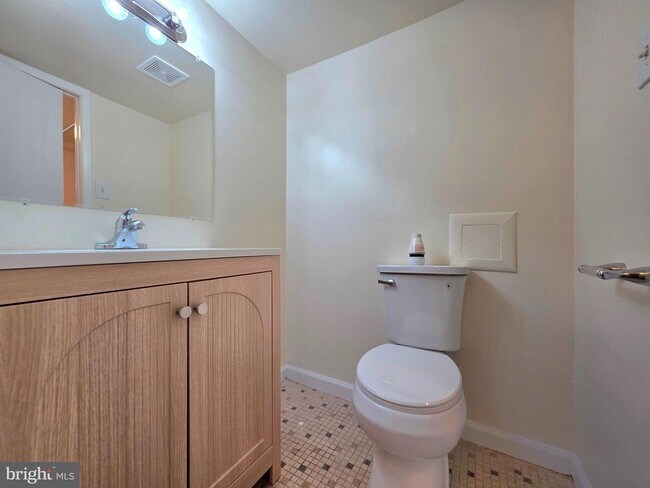 Building Photo - 3808 Laramie Pl