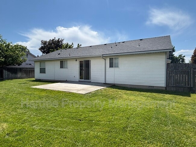 Building Photo - 10764 W Goldenrod Ave