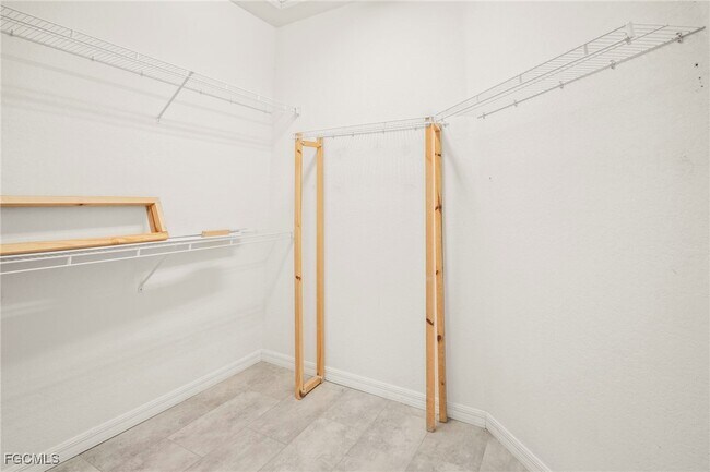 Building Photo - 9220 Belleza Way