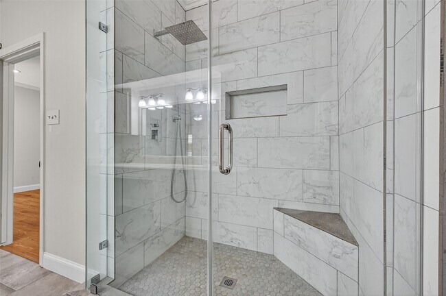 Building Photo - 4426 Basswood Ln