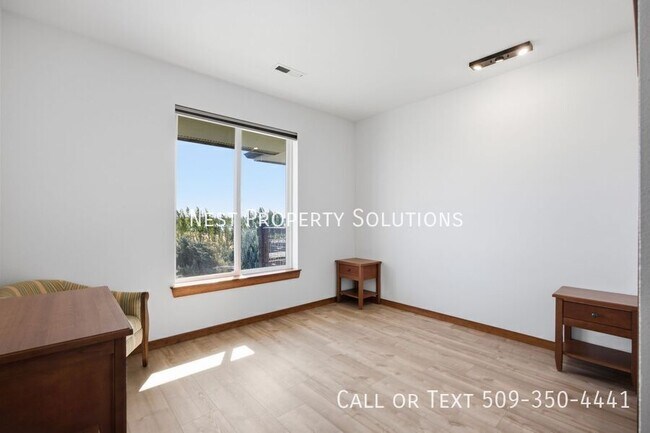 Building Photo - 6432 Melby Way NE