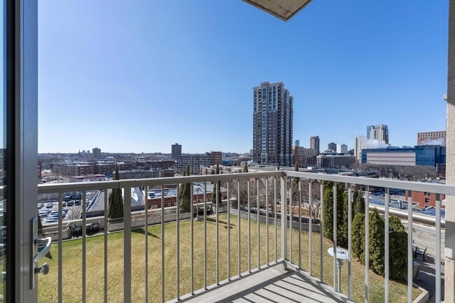 Building Photo - 929 Portland Ave