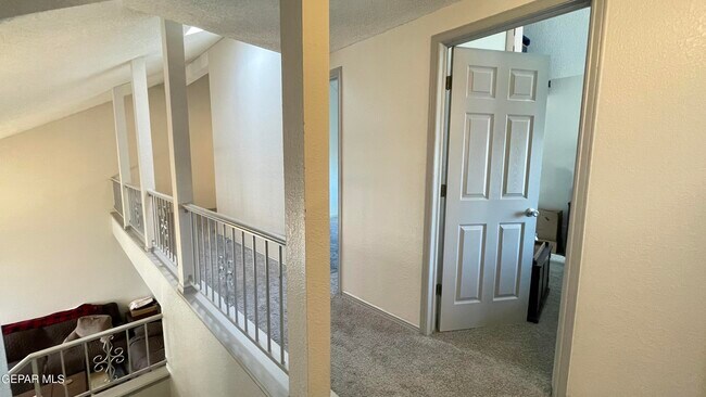 Building Photo - 10721 Pleasant Hills Dr