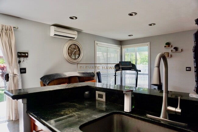 Building Photo - CHARMING & MODERN 2 BED 2 BATH 2 PARKING T...