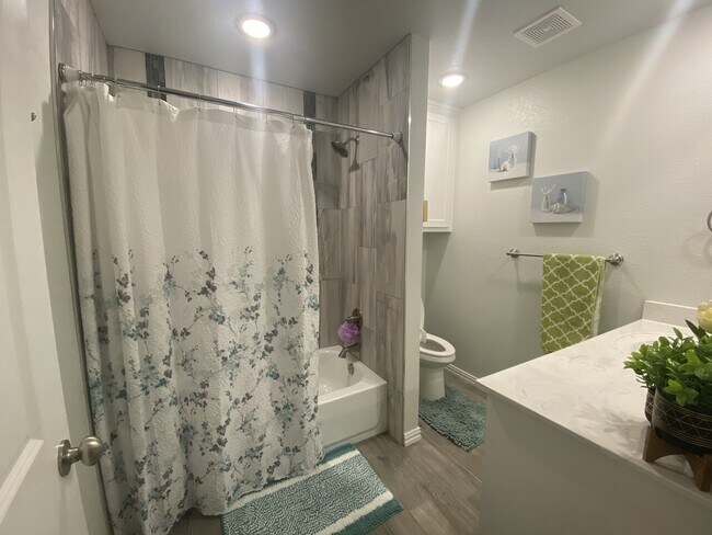 Building Photo - 5031 Olivia