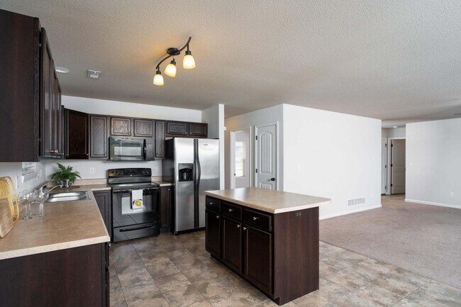 Building Photo - 5803 Abercorn Dr