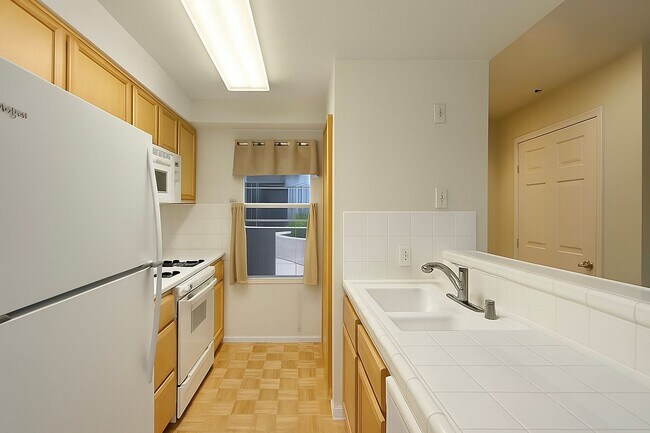 Building Photo - Now Offering December Rent Free!