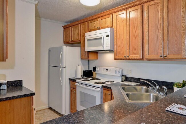 Building Photo - 109 Stratford Dr