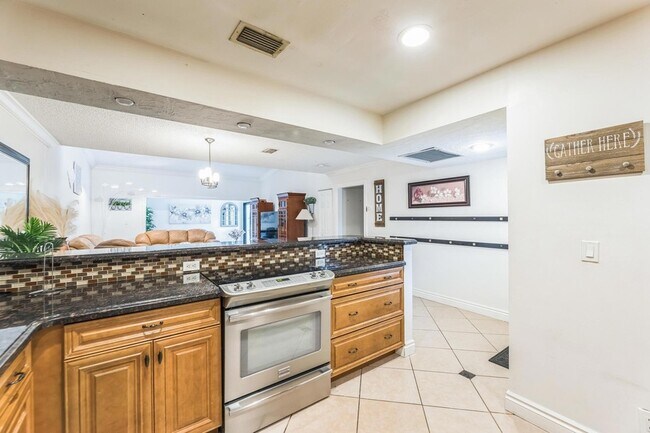 Building Photo - 2924 NW 69th Ct