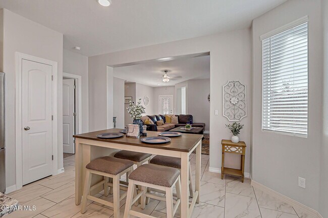 Building Photo - 143 Sarah Trl