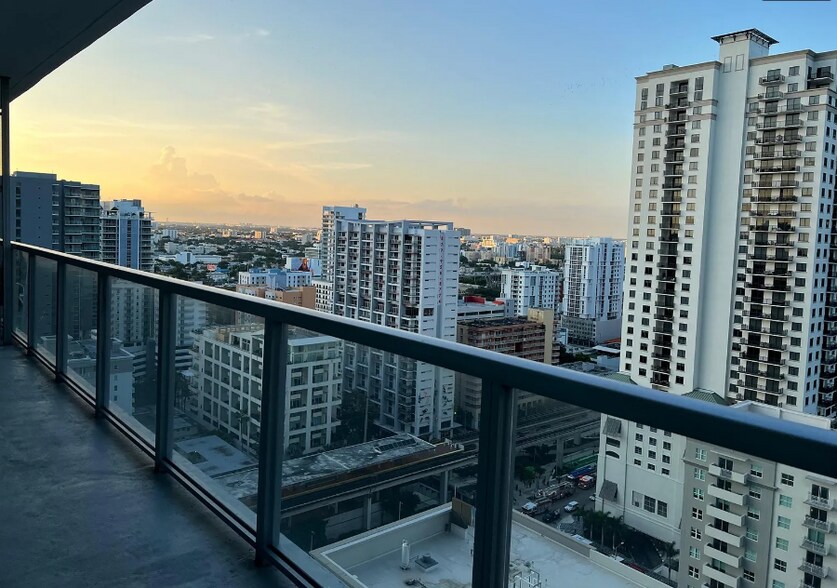 Building Photo - 1111 SW 1st Ave