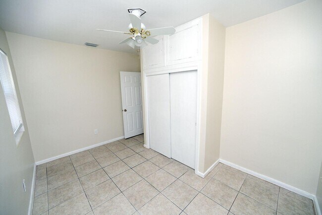 Building Photo - 137 Hawthorne Dr