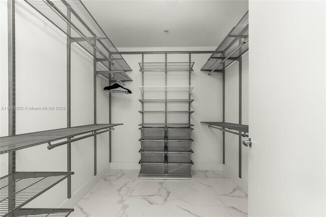 Building Photo - 17301 Biscayne Blvd