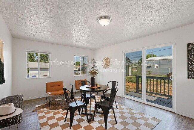 Building Photo - 503 E Joseph Ave