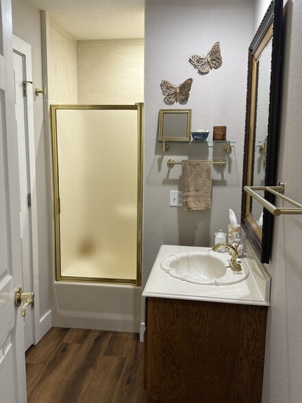 2nd Bathroom - 3765 Atlanta Pl