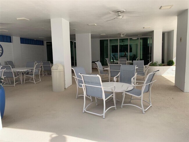 Building Photo - 3600 Galt Ocean Dr