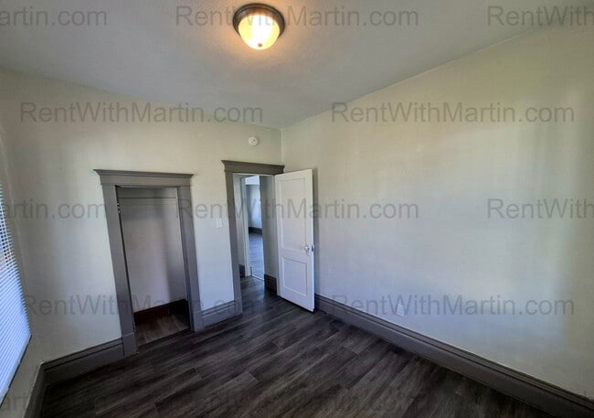 Building Photo - FOR RENT- Beautifully Updated Home Near Golf Course on 4th! Pets ok!!