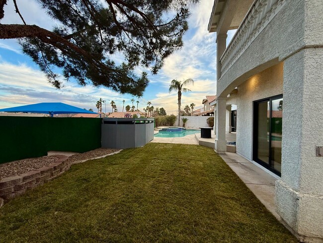 Building Photo - 5/BD 3/BA Modern Luxury Living with Pool, ...